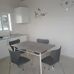 Josade شقة *